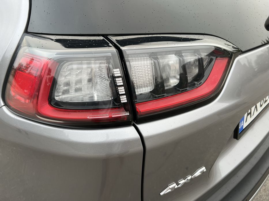 Jeep Cherokee Limited 3.2 газ бензин , полный привод