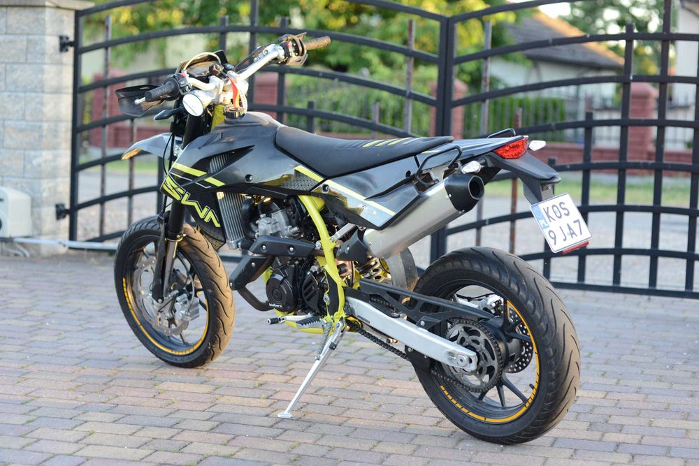 SWM sm 125 r 2022 supermoto Kat. A1 i B (bliźniak Husqvarna)