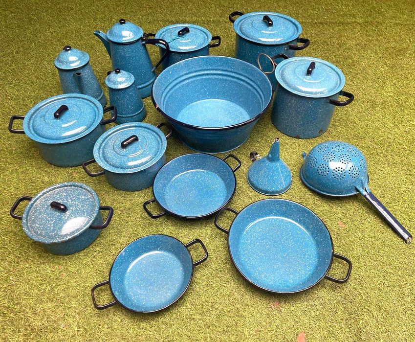 Conjunto de utensilios cozinha antigo em esmalte azul