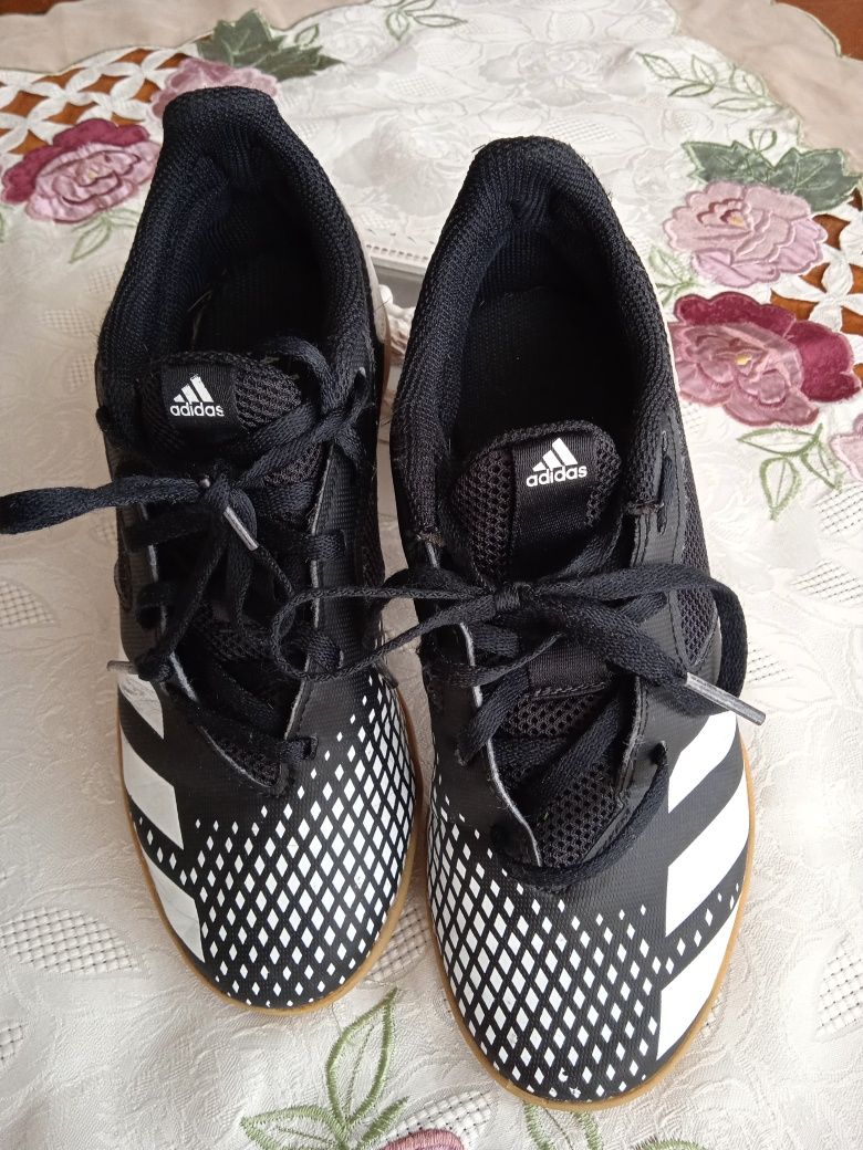 Bury halowe Adidas Predator 35