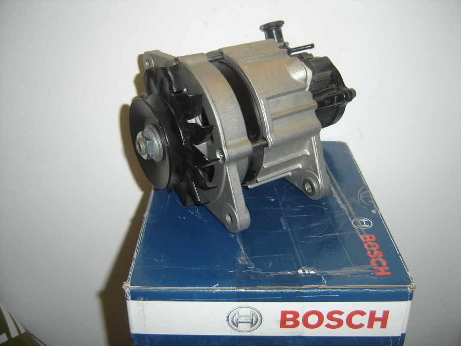 Alternator z pompą Opel Frontera 2.3D Record Senator Omega A Bedford