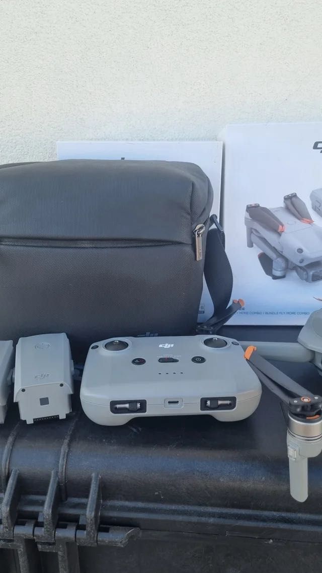Drone DJI Air 2S com o pacote Fly More Combo