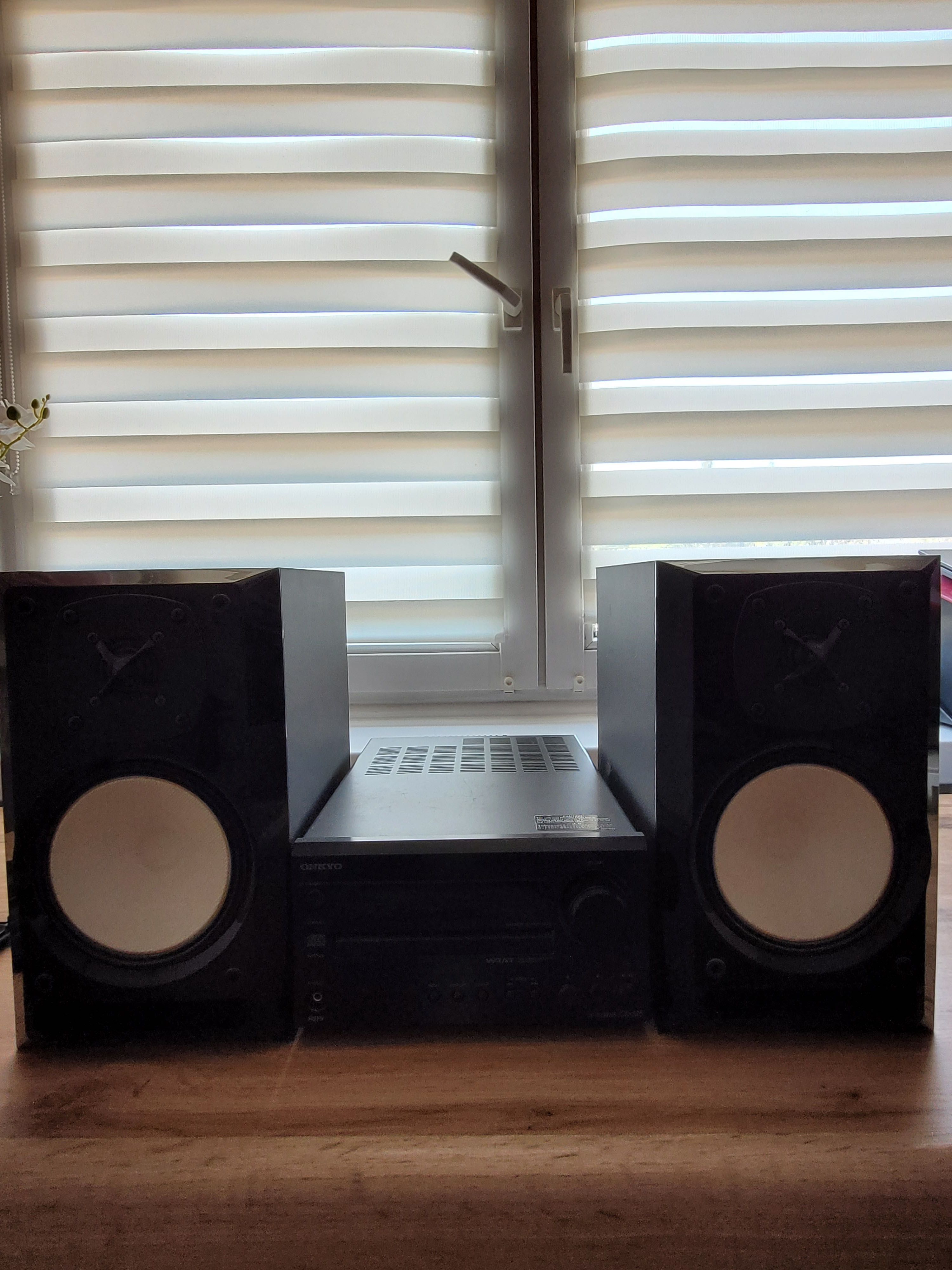 ONKYO CR-325 + dwa głośniki