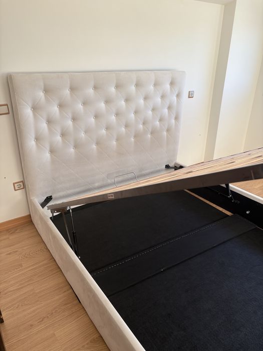 Cama 160x200 cm com sommier excelente para arrumação