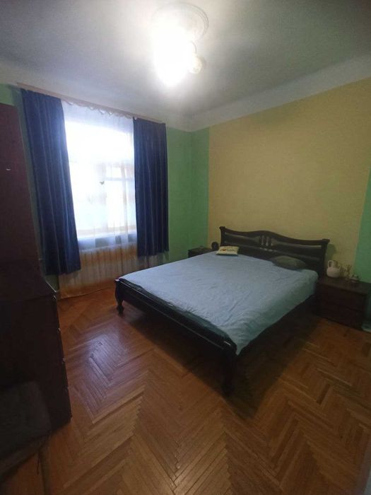 Продам 2-х комнатную квартиру на Малом рынке, по проспекту Соборный