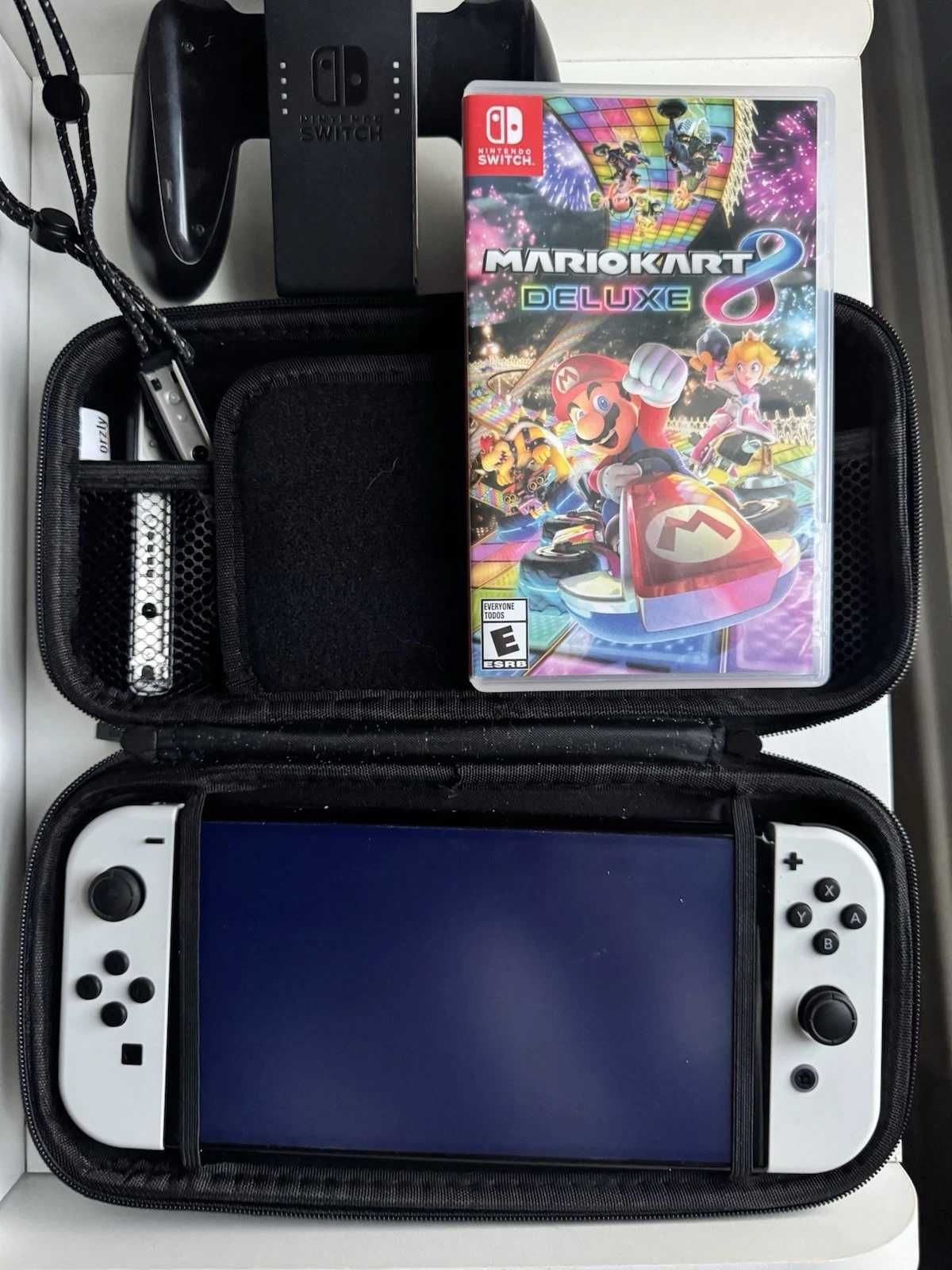 Nintendo Switch OLED 64GB + Etui podróżne