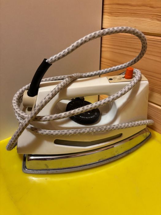 Stare żelazko kolekcjonerskie