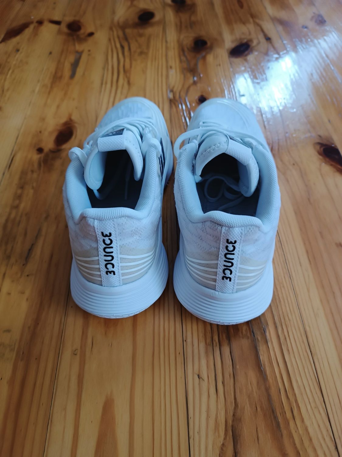 Фірмові кросівки adidas