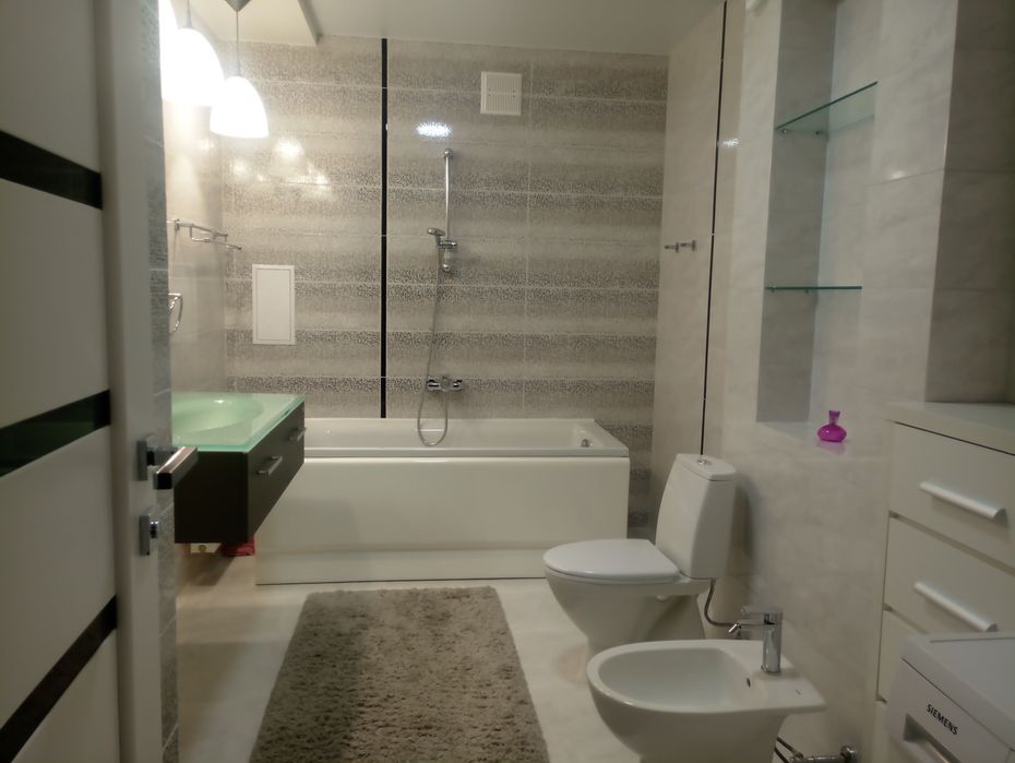 Аренда сучасноїї 2-х кімнатної квартири. Центр.