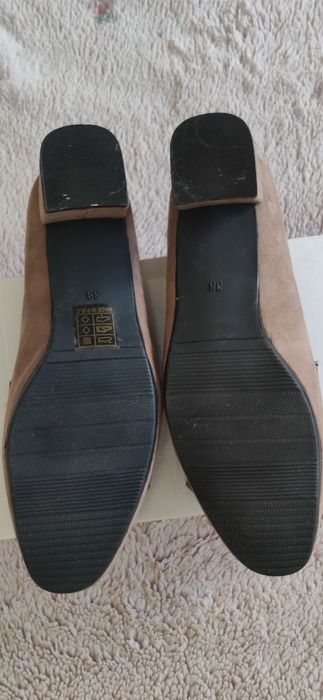 Ultimos Saldos - Sapatos na cor castanha/damasco em  pele pêssego/camu