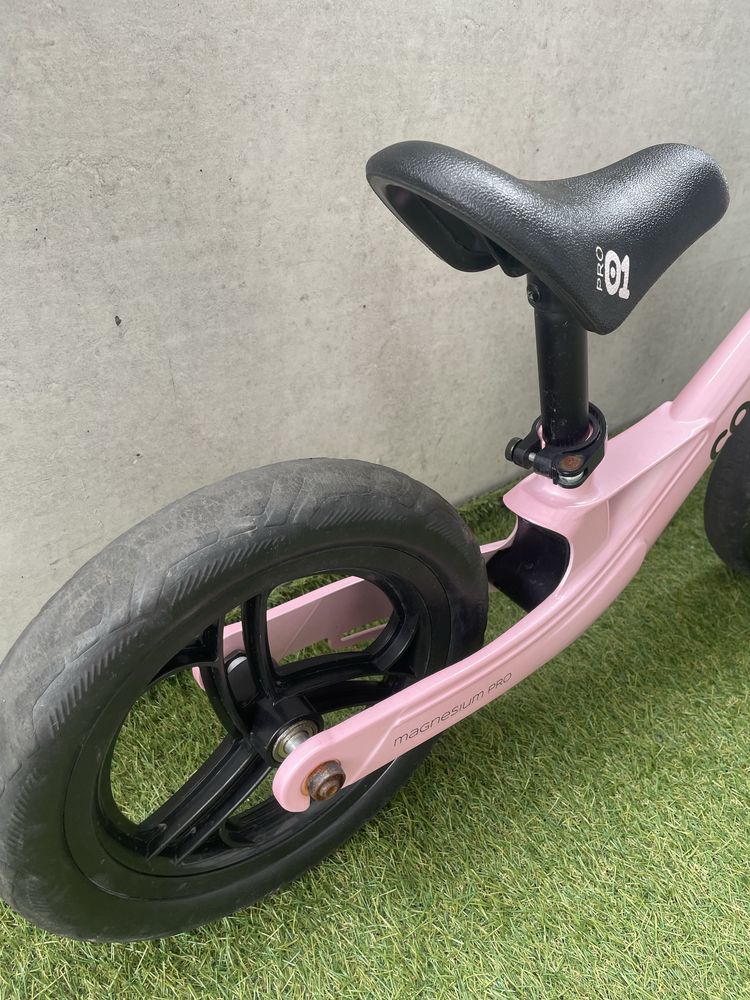 Rowerek biegowy Cariboo Magnesium Pro (różowy)
