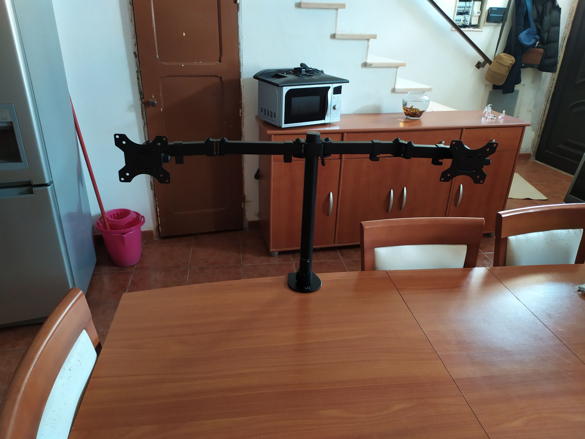 Suporte para dois monitores