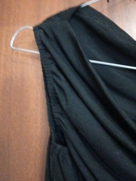 Top preto com elástico nas mangas