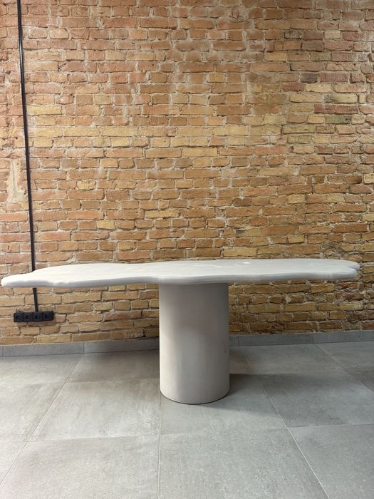 Дизайнерський стіл.