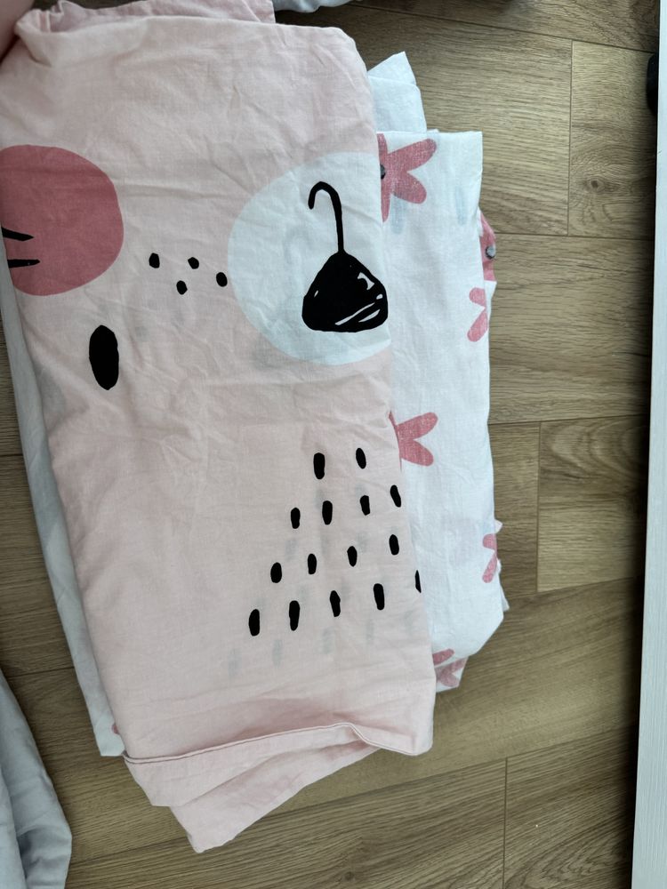 Koldra i poduszka dziecięca 100x135 + 9 kompletów pościeli