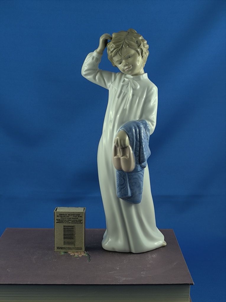 Chłopiec w koszuli nocnej Nao by Lladro Hiszpania #porcelana #ozdoba