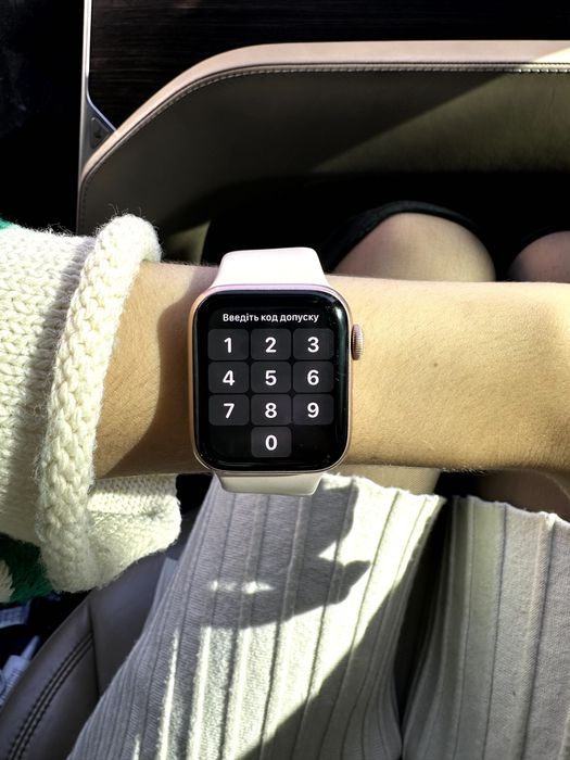 Apple Watch SE смарт годинник