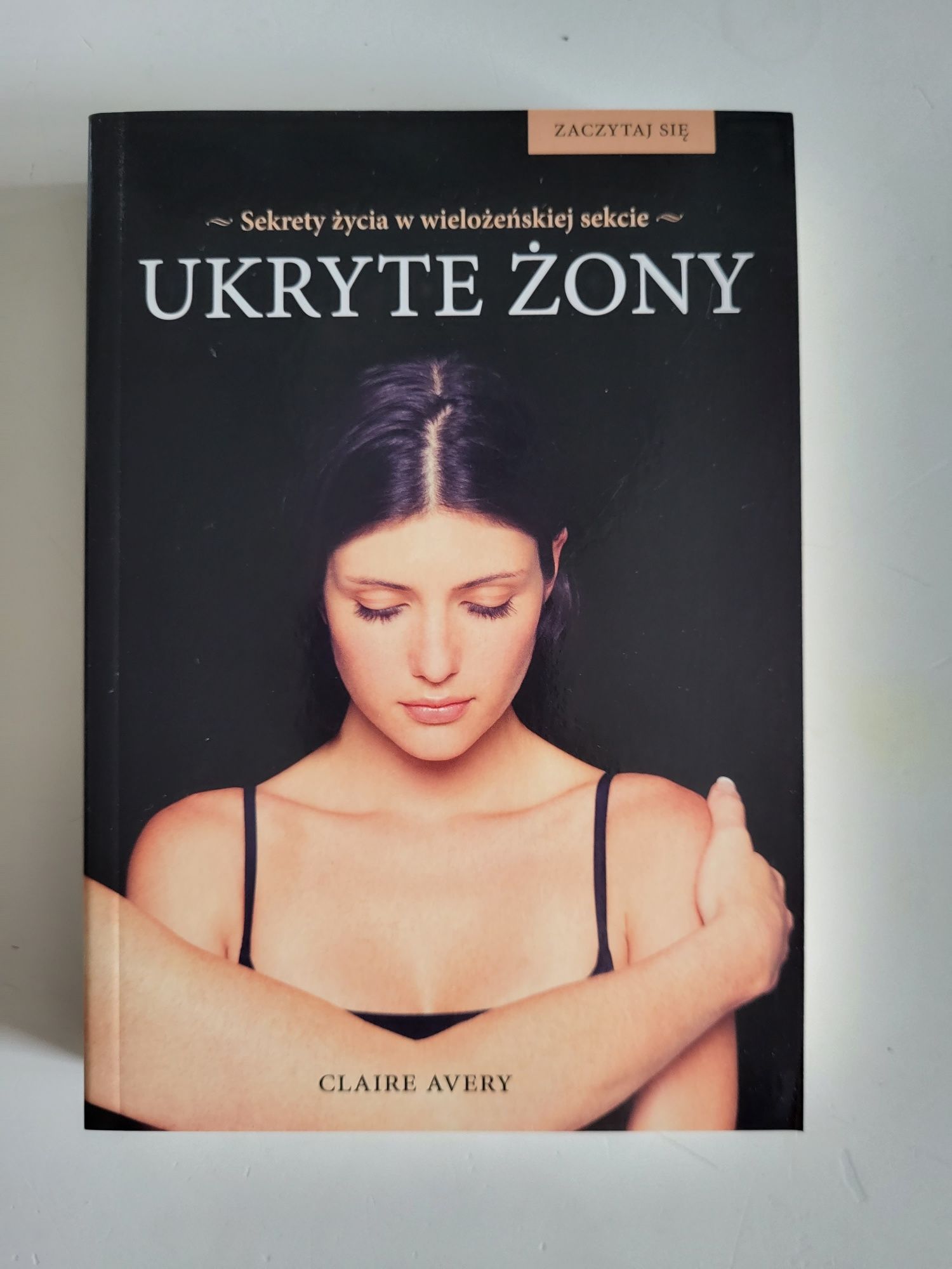 Ukryte żony,  C. Avery nowa