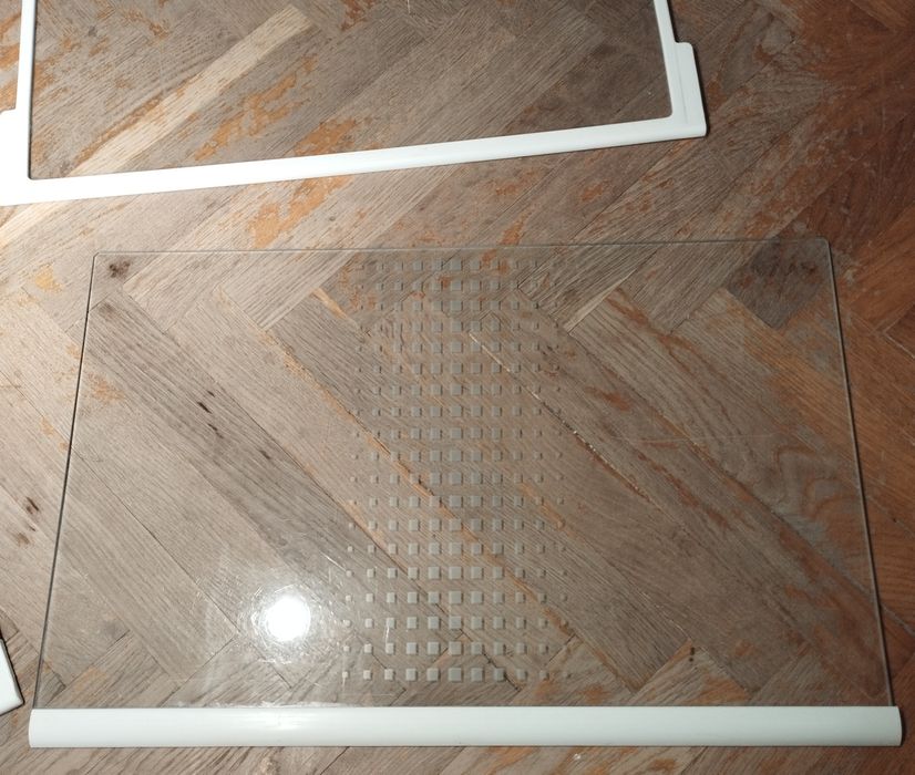 Для холодильника полки почти новые не дорого