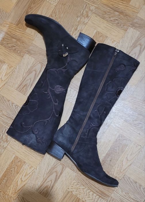 Сапоги демисезонные замшевые коричневые с вышивкой Италия 39 размер