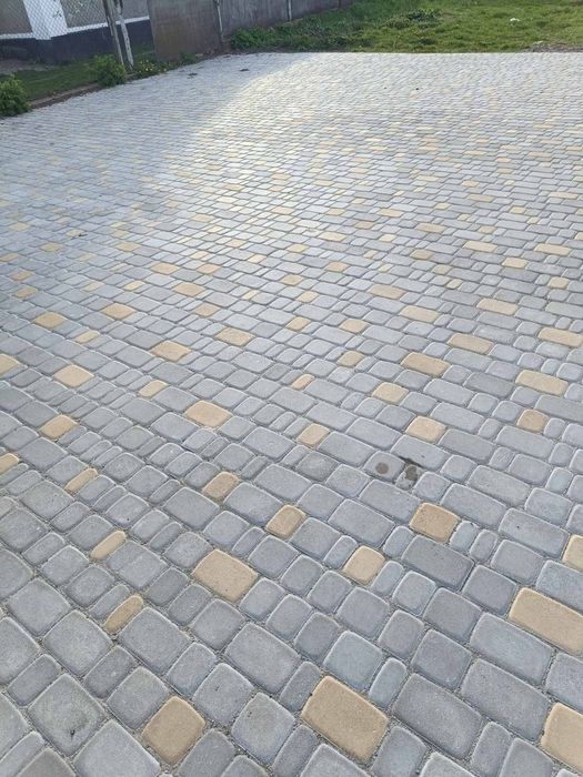 Вкладання бруківки,тротуарної плитки.