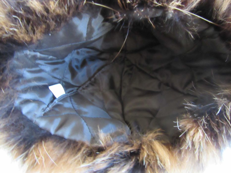 Czapka damska skora Braz i koncowkami bezu. M Nowa