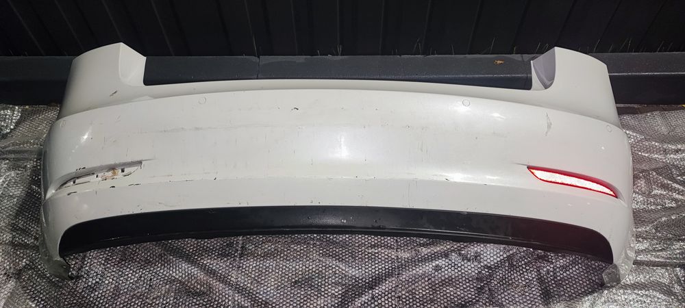 Tesla M3 Model 3 Бампер задній оригінал білий в зборі з парктроніками