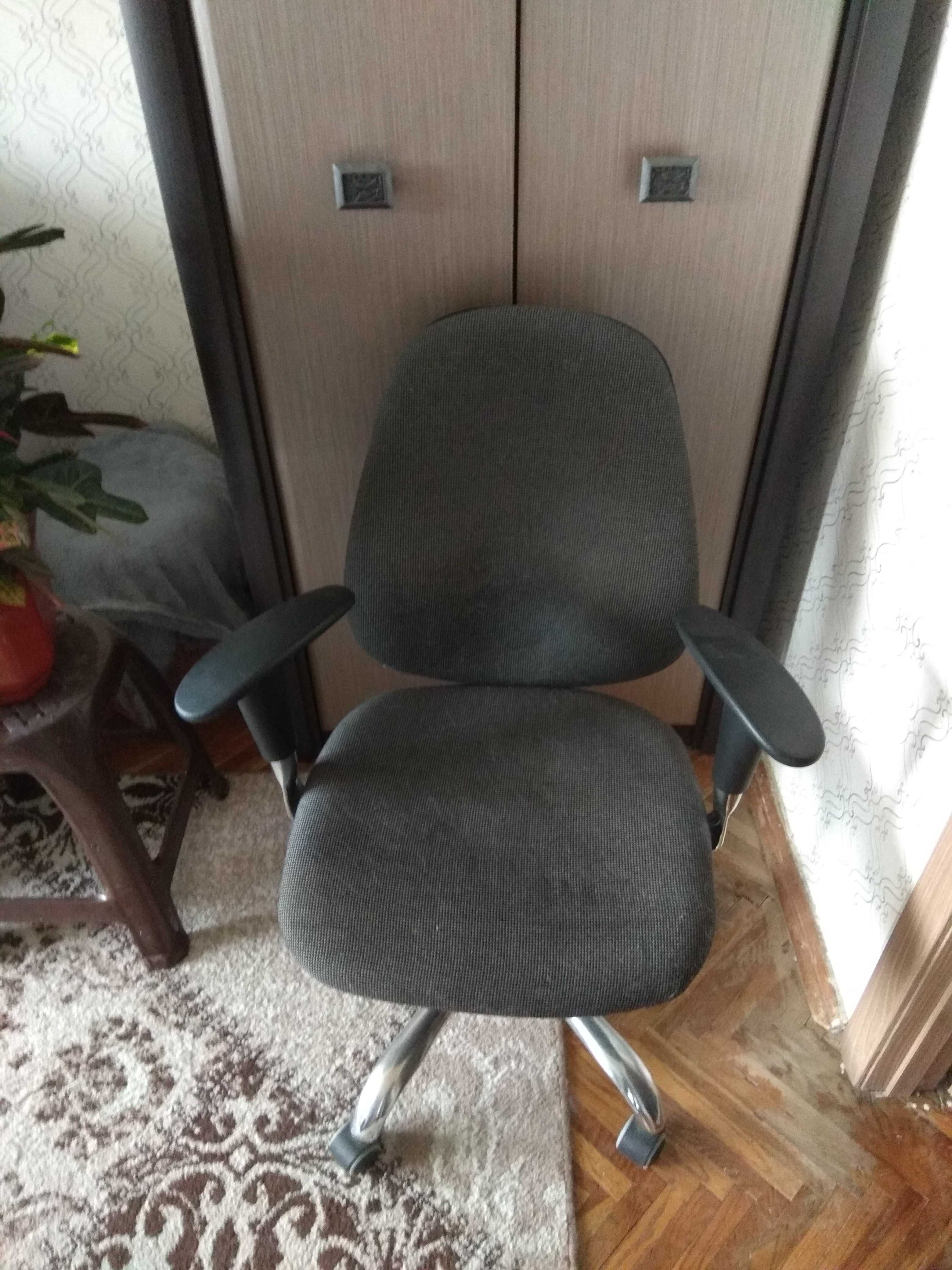 Крісло офісне продам недорого