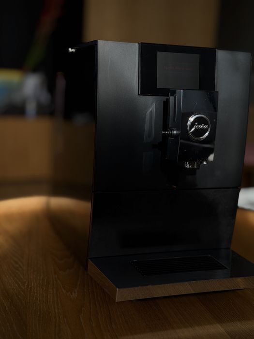 Ekspres do kawy Jura ENA 8 – czarny (Piano Black)