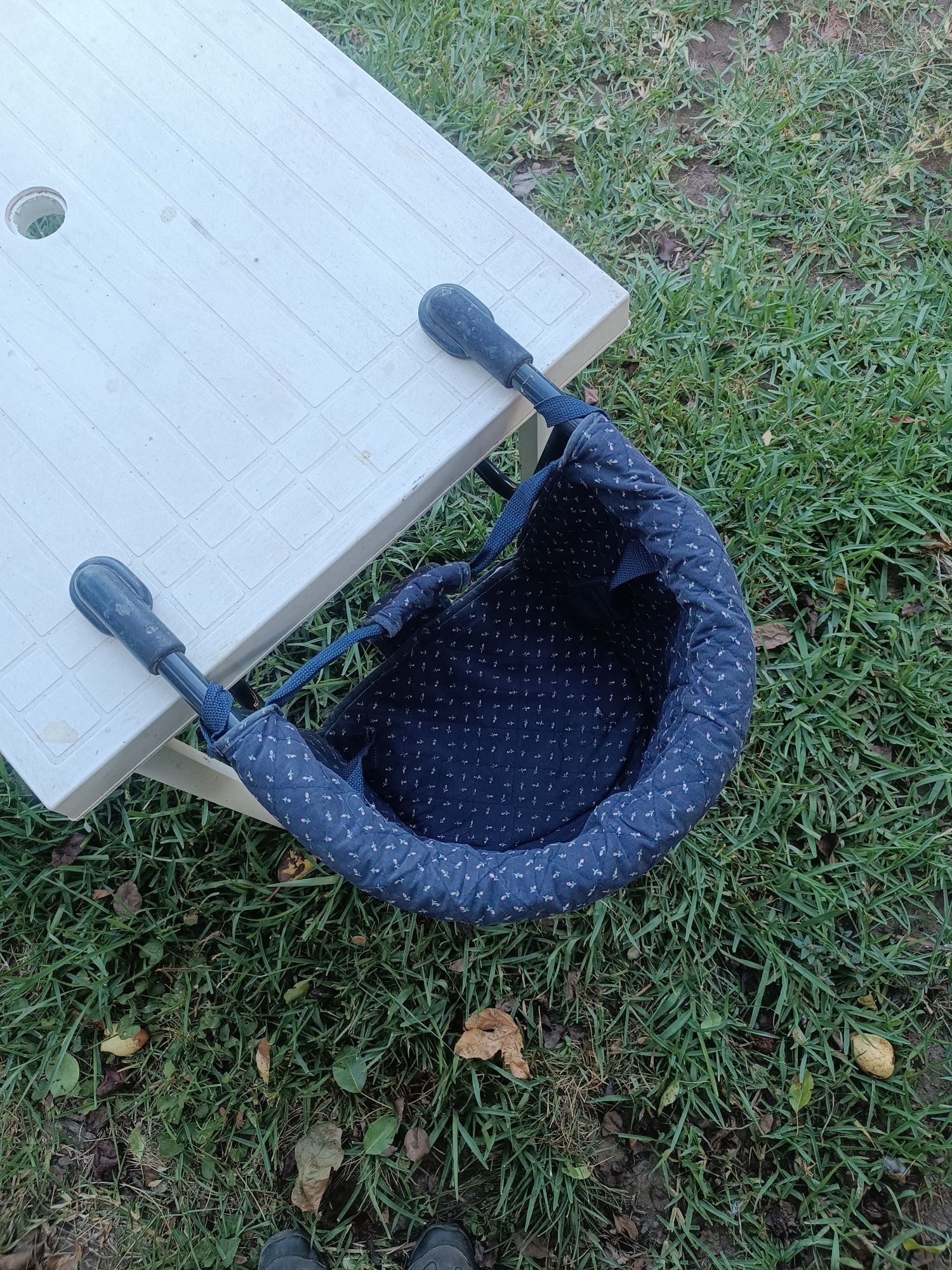 Cadeirinha de mesa para bebé