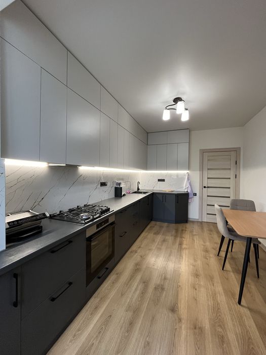 Продається простора 3 кім. пл.105 м2. Постанови.