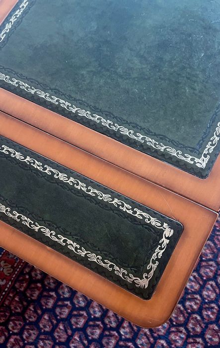 Mesa de centro estilo Regency / Regency Coffee Table in solid Yew