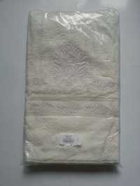 YVES DELORME ręcznik ecru Medaillon z haftem 160x90cm