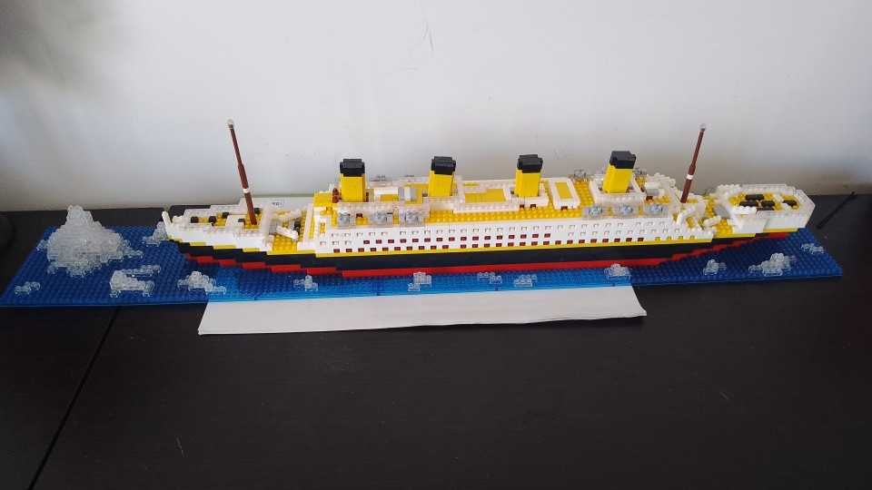 Lego barco Titanic 1860 peças