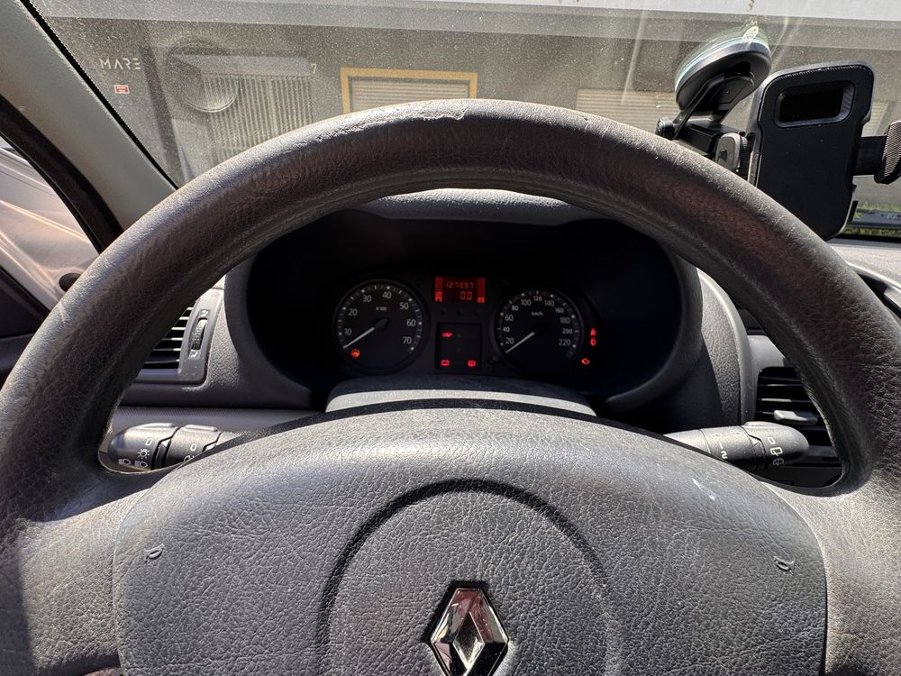 Renault Clio II fase III E04 Ano 2004 - 1.2 16V