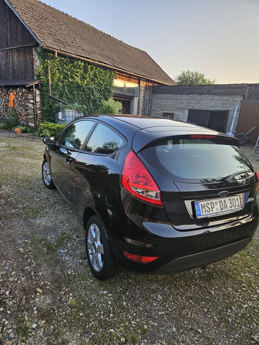 Ford fiesta mk7  1,25  czarny metalik ,klima , elektryka