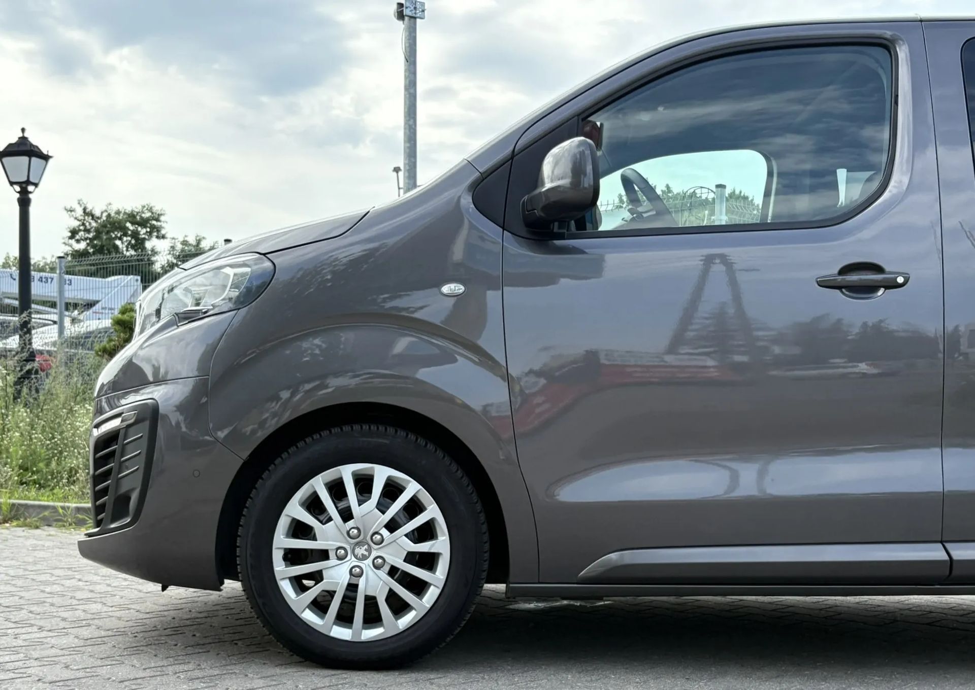 Peugeot Traveller SalonPL/ 8osób/ PDC/ Automat+F1/ Nawigacja/ Tempomat