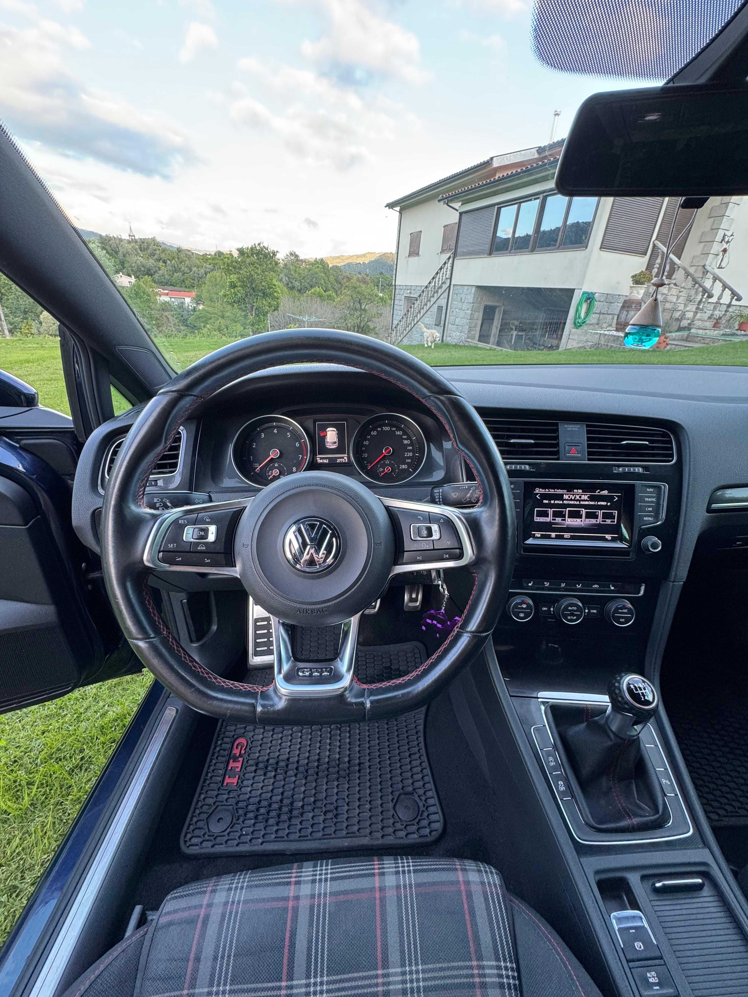 Volkswagen Golf 7 Gti - 220 cv - 5p - Manual