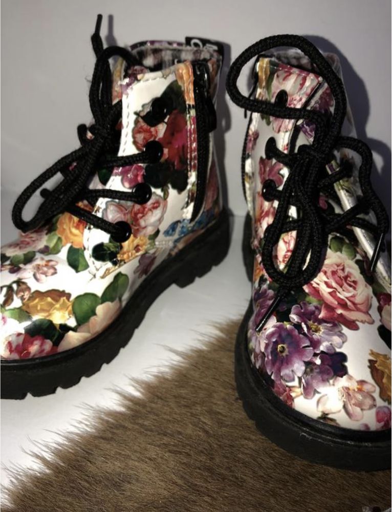 Дитячі черевики з квітковим принтом