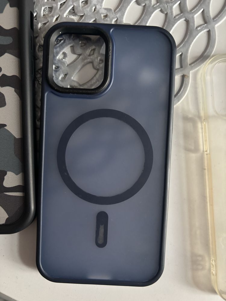 Sprzedam 4 etui do iphone 12