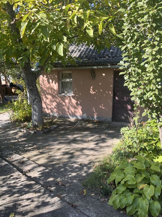 Будинок  з ділянкою