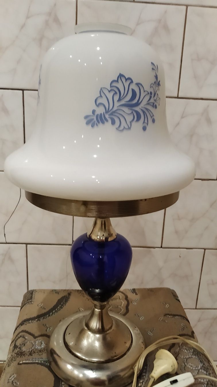 Продам лампу настільну