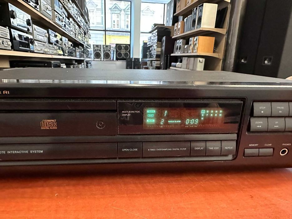 Odtwarzacz CD Onkyo DX-6810