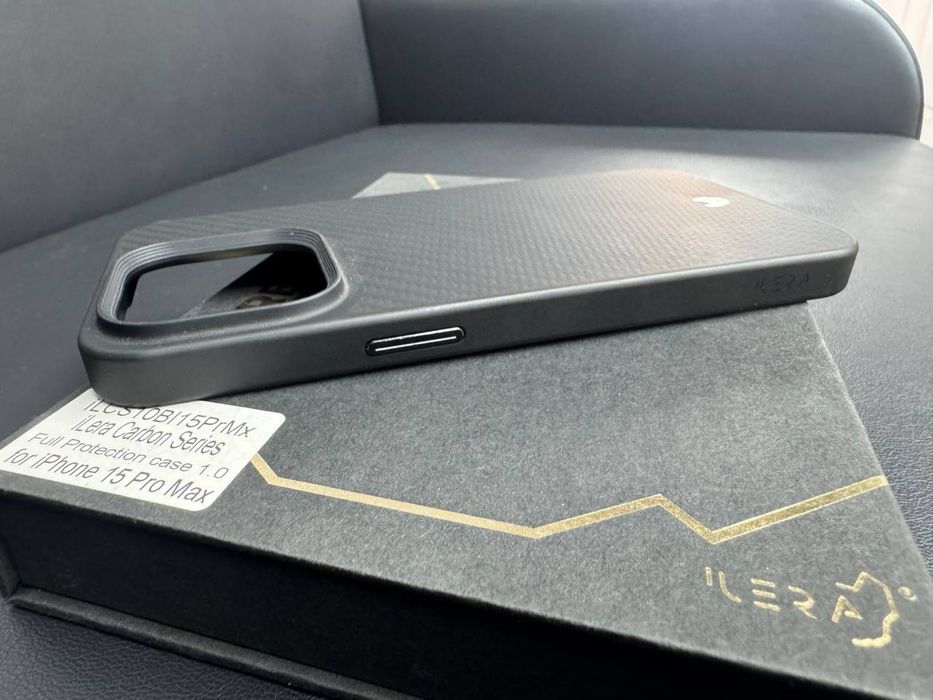Продам чехол ilera Carbon iphone 15 pro max/ айфон 15 про макс карбон