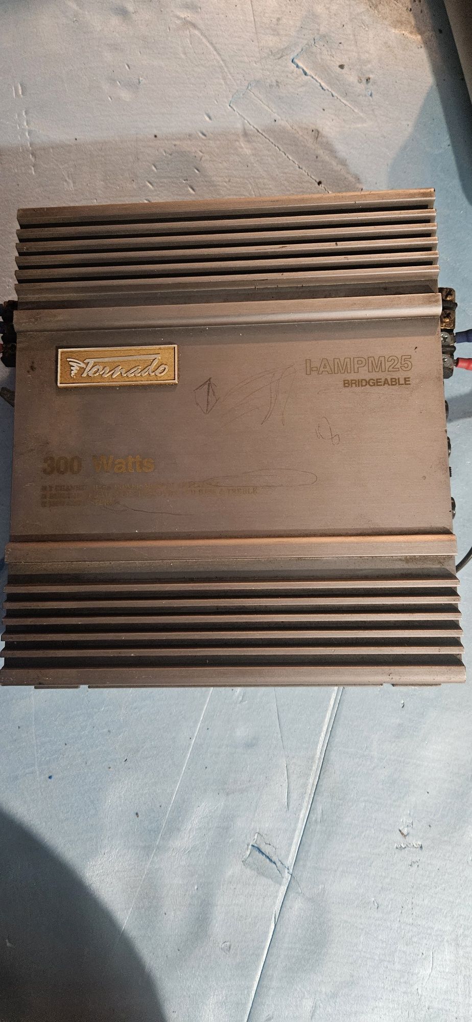 Amplificador Tornado 300w