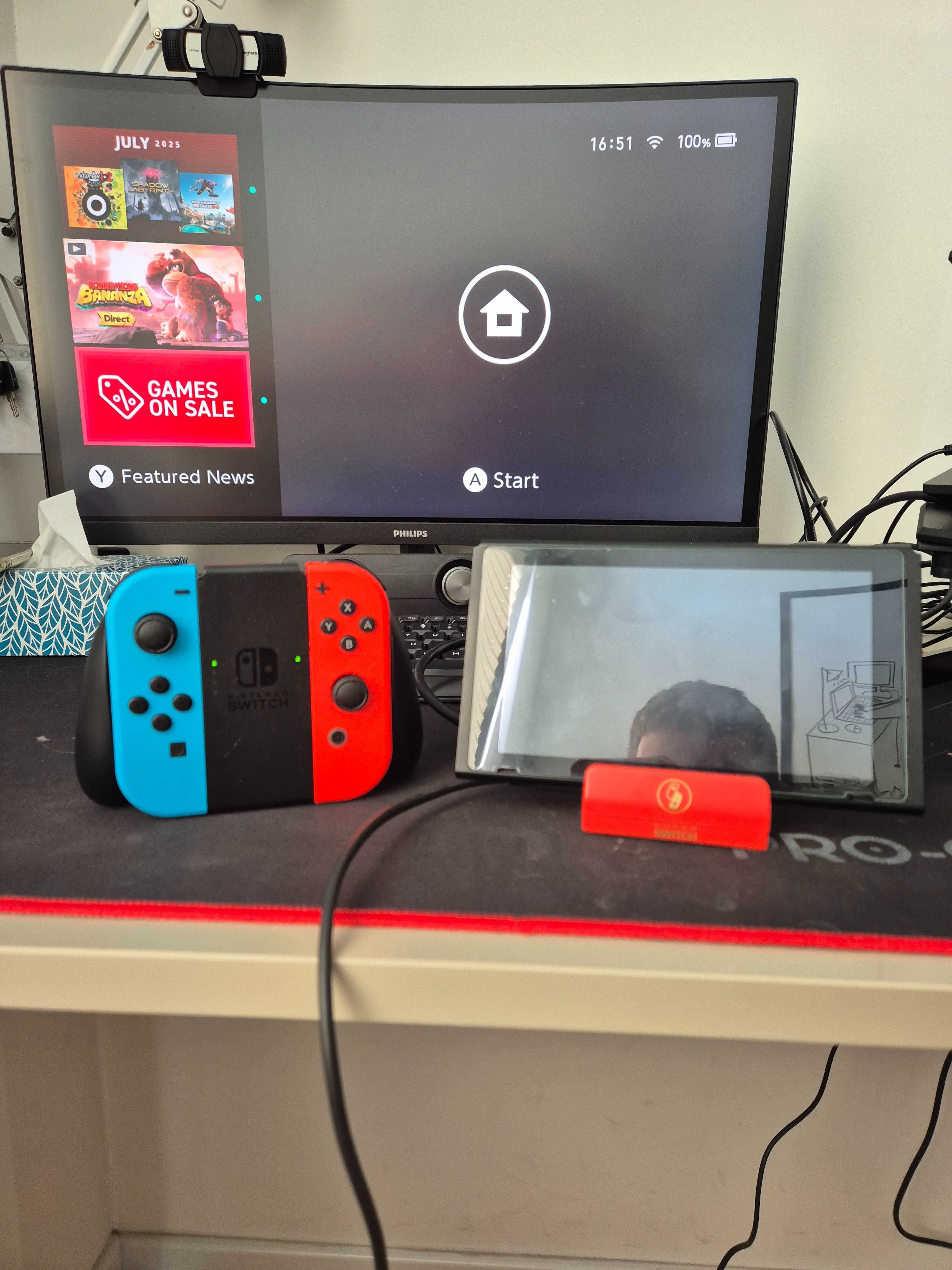 Nintendo Switch V2 [alternatywny dock] + Pokemon Let's Go Pikachu!