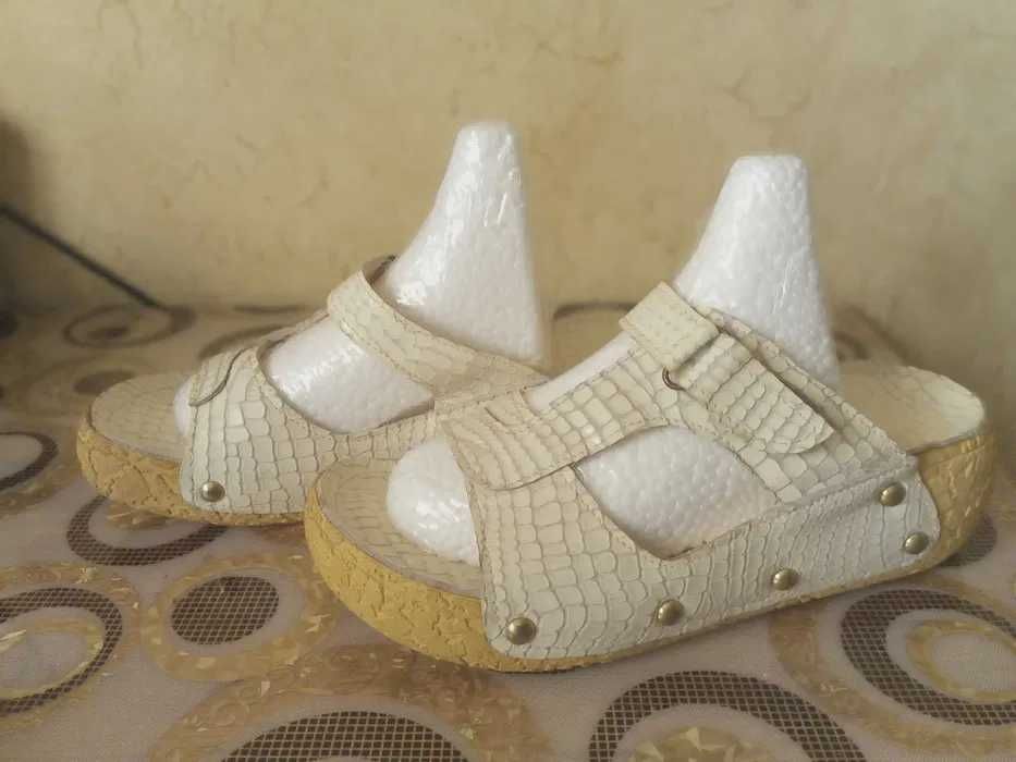 Шлепанцы из натуральной кожи