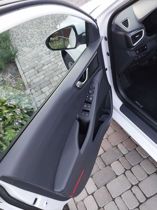 Автомобіль Hyundai Ioniq