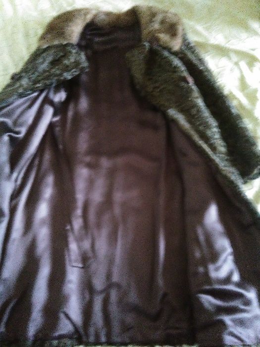futro z łapek karakułowych greckich-brąz-tęższa,niższa osoba