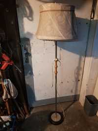 Lampa  stojąca z kloszem